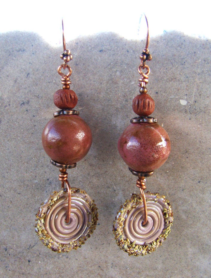Rose-Ton - Und Lampwork Verwirbelt Scheibe Mit Konfetti Glasohrringe Rose-Ton - Und Lampwork Verwirbelt Scheibe Mit Konfetti Glasohrringe von GodsSisters