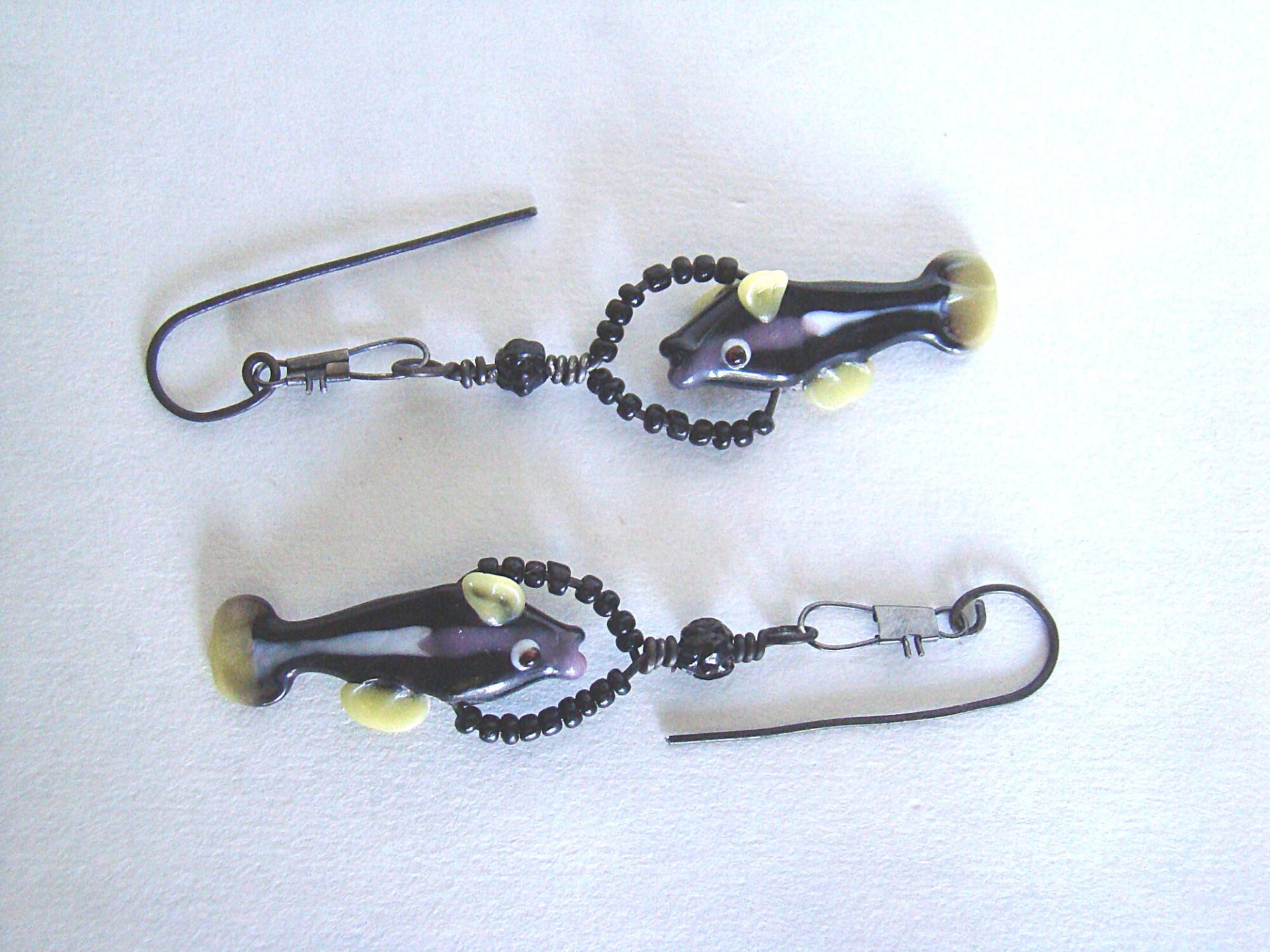 Schwarz-Fisch-Feder-Ohrringe Schwarz-Fisch-Feder-Ohrringe von GodsSisters