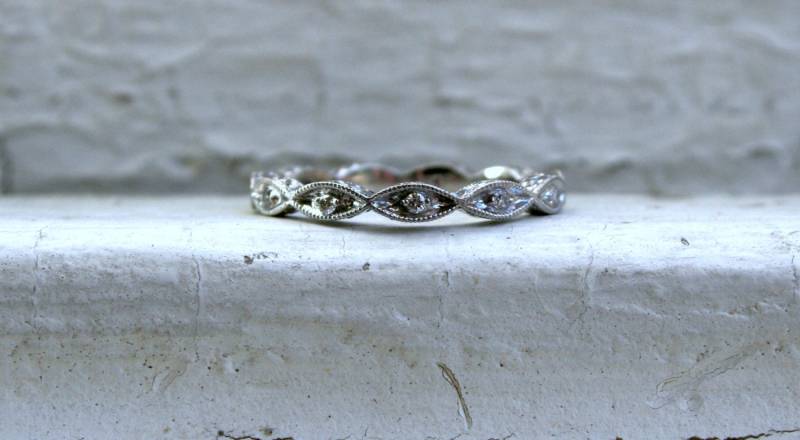 Dünnes Diamant-Hochzeitsband von GoldAdore