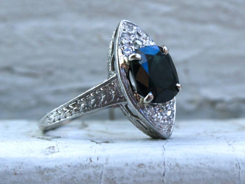 Schöne Vintage Diamant Und Saphir Navette Platin Ring von GoldAdore