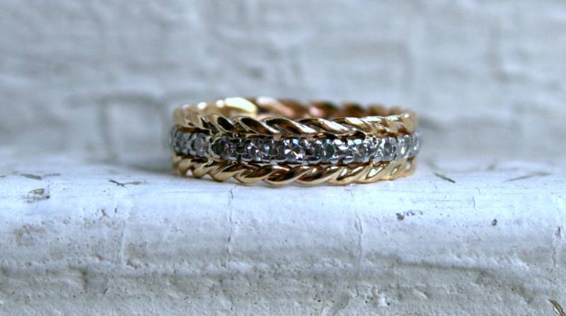 Vintage 14K Weiß/Gelb Gold Pave Diamant Seil Eternity Ehering - 0.72Ct von GoldAdore