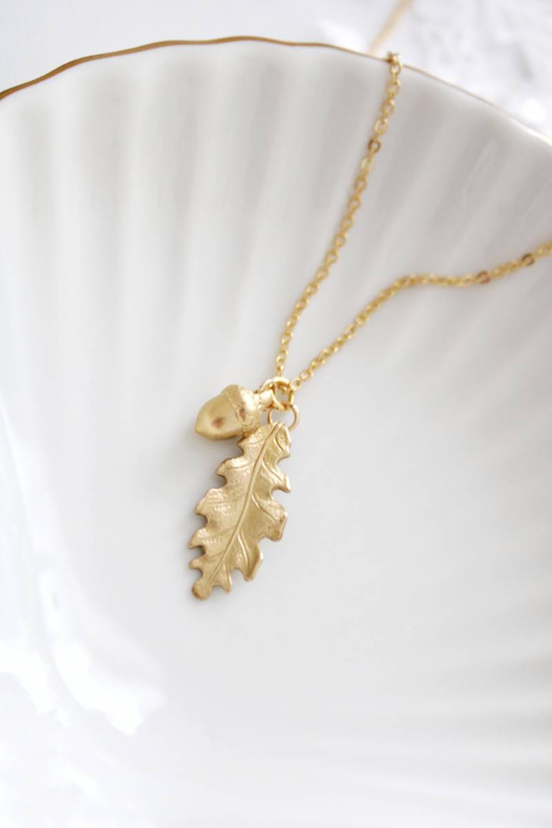 Eichel Und Eichenblatt Halskette, Blatt Anhänger, Blattschmuck, Wald Herbst Waldschmuck von GoldAmour