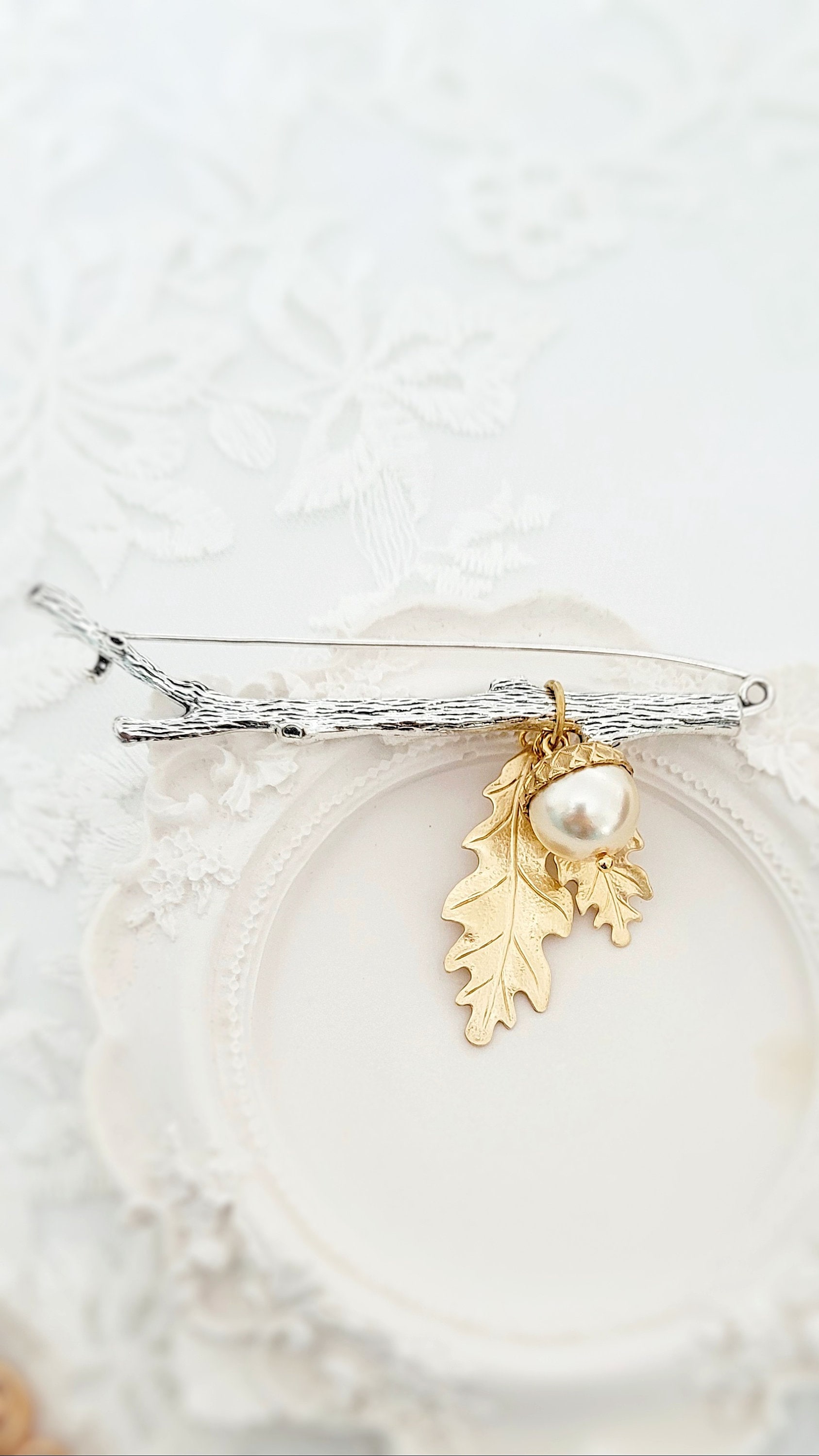 Waldbrosche, Blattgoldbrosche, Eichenbrosche, Rustikale Brosche, Naturbrosche, Natur Inspirierter Schmuck, Blattbrosche, Zweigschmuck von GoldAmour