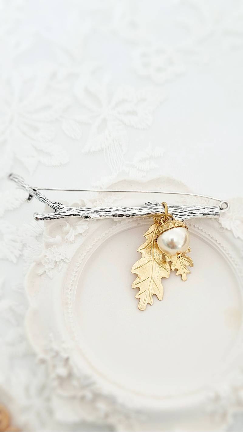Waldbrosche, Blattgoldbrosche, Eichenbrosche, Rustikale Brosche, Naturbrosche, Natur Inspirierter Schmuck, Blattbrosche, Zweigschmuck von GoldAmour
