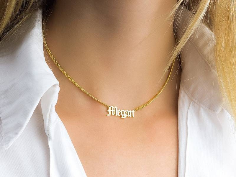 Gothic Namen Halskette Personalisierter Sterling Silber Individueller Schmuck von GoldAndPieces