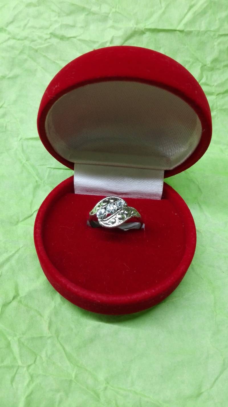 Dünner Ring Mit Steinen Vintage von GoldAnt