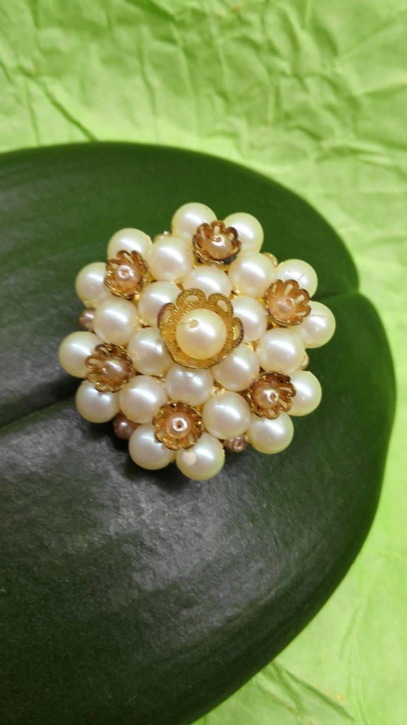 Elfenbein Pin Perlen Brosche Vintage 1970Er Jahre von GoldAnt