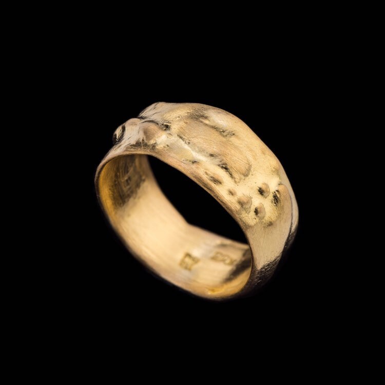 22K Solid Gold Pinky Ring, Natural Shaped Breite Band, Unisex Feiner Schmuck, Größenverstellbar von GoldArtJewelry