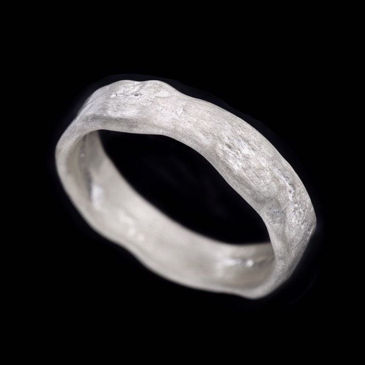 Natürliche Raue Look Breite Fusing Sterling Silber Herren Ring, Hochzeit Band, Unisex Schmuck, Männer Stapeln Resizierbar von GoldArtJewelry