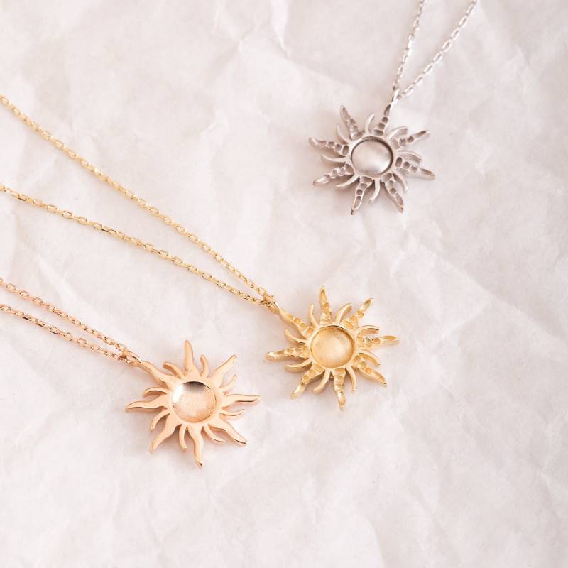 14K 18K Real Gold Dainty Sun Halskette, Solar Celestial Star Charm Schmuck, Weihnachtsgeschenk Für Frauen, Brautjungfer Halskette von GoldByHeart