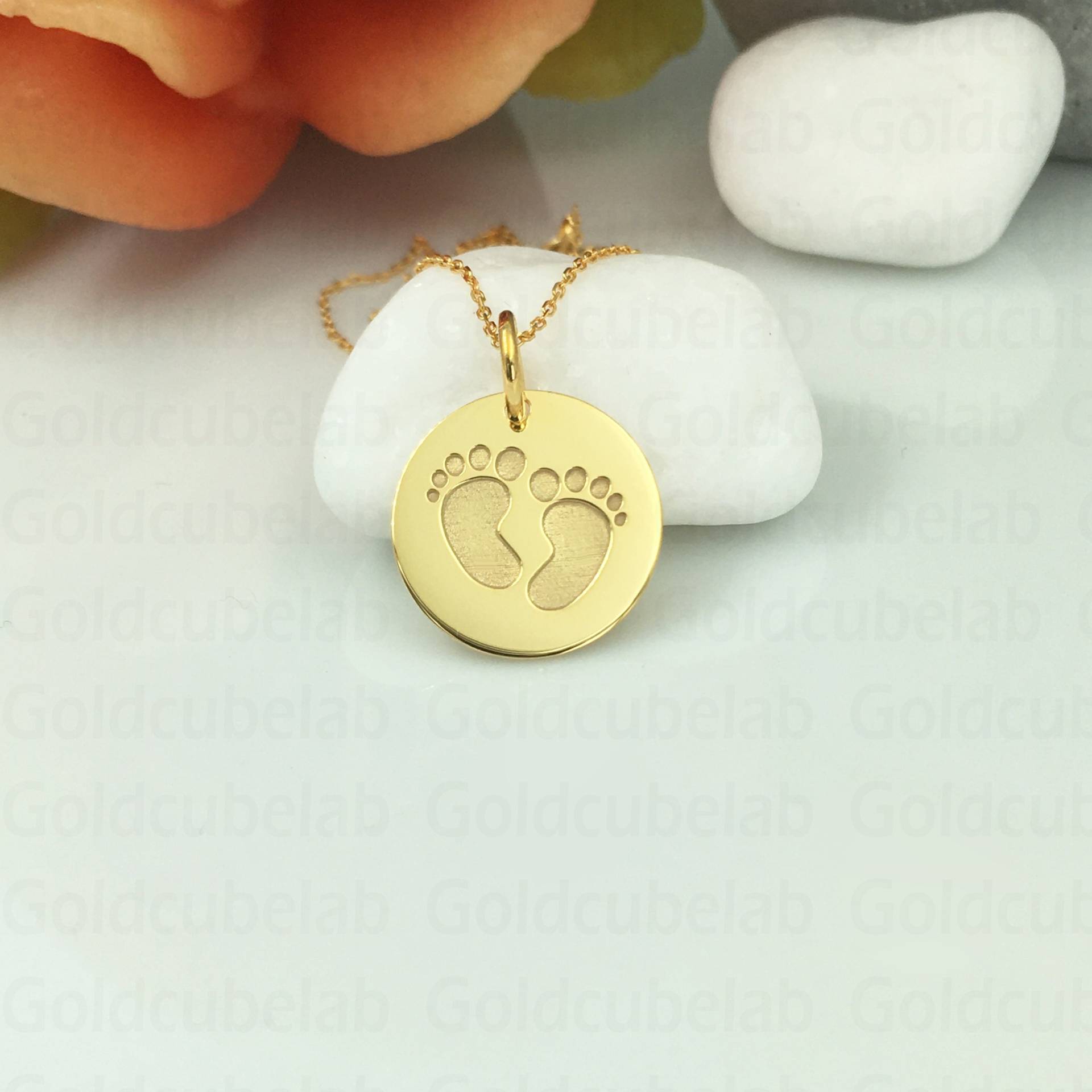 Echt 14K Solid Gold Baby Füße Halskette, Personalisierte Anhänger, Junge Mutter Charme Fußabdruck Juwel, Neugeborene Halskette von GoldCubeLab