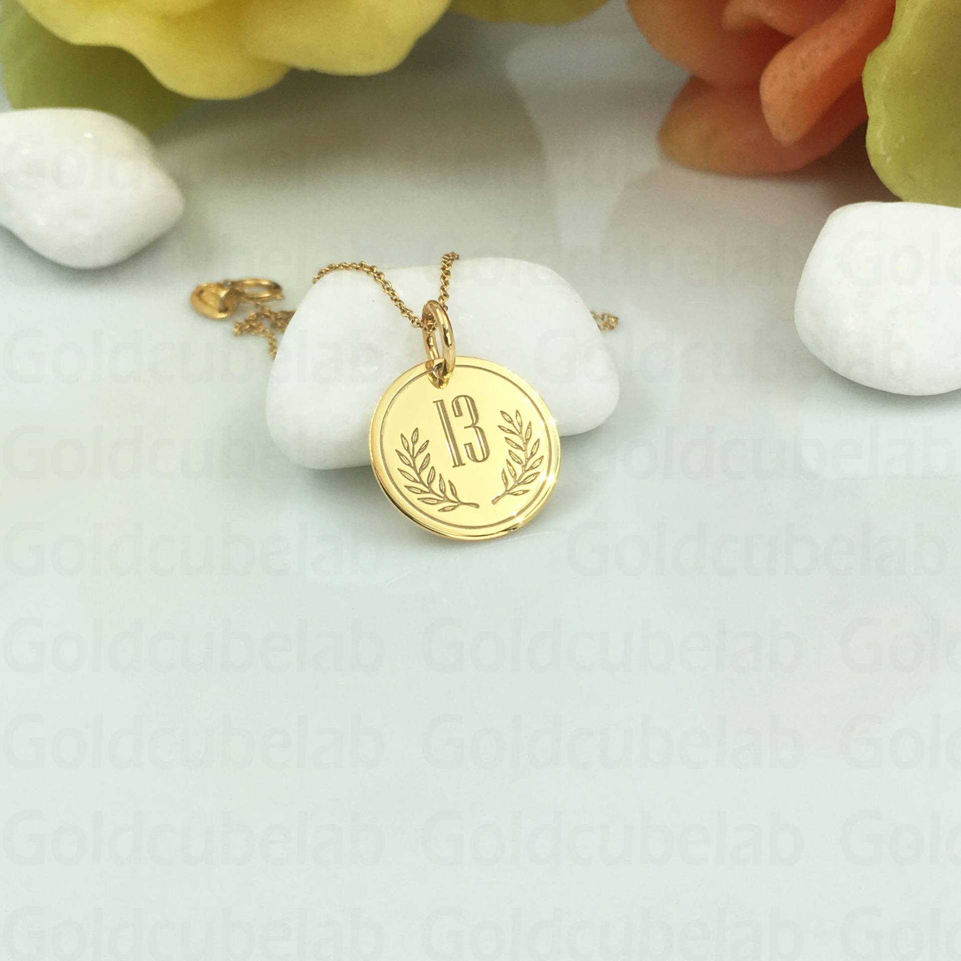 Echt 14K Solid Gold Glückszahl 13 Halskette, Personalisierte Anhänger, Zahl Disc Charm Münze von GoldCubeLab