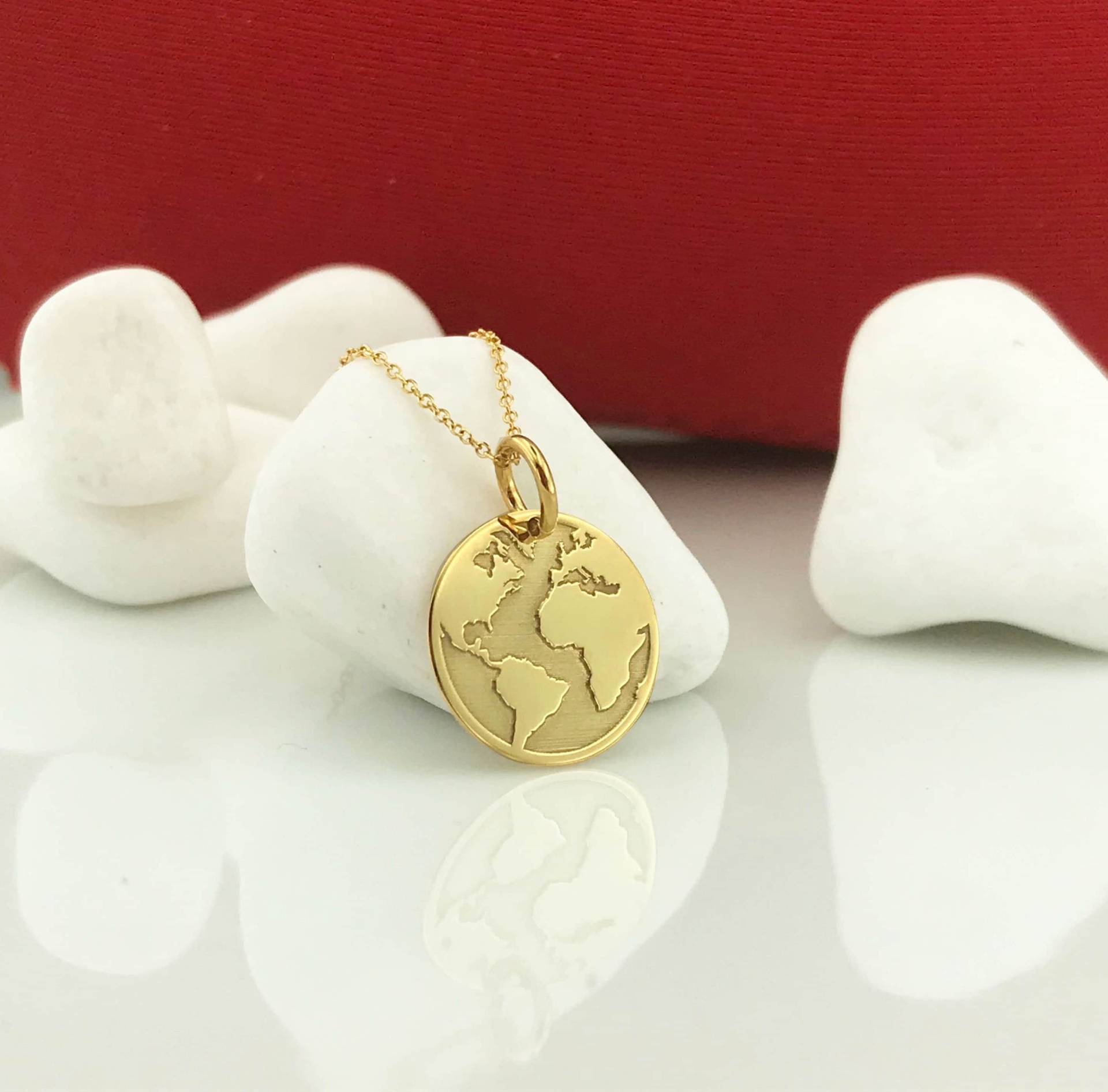 Echt 14K Solid Gold Erde Halskette, Zierliche Weltkarte Münze Globus Disc Wanderlust Charm Earth von GoldCubeLab