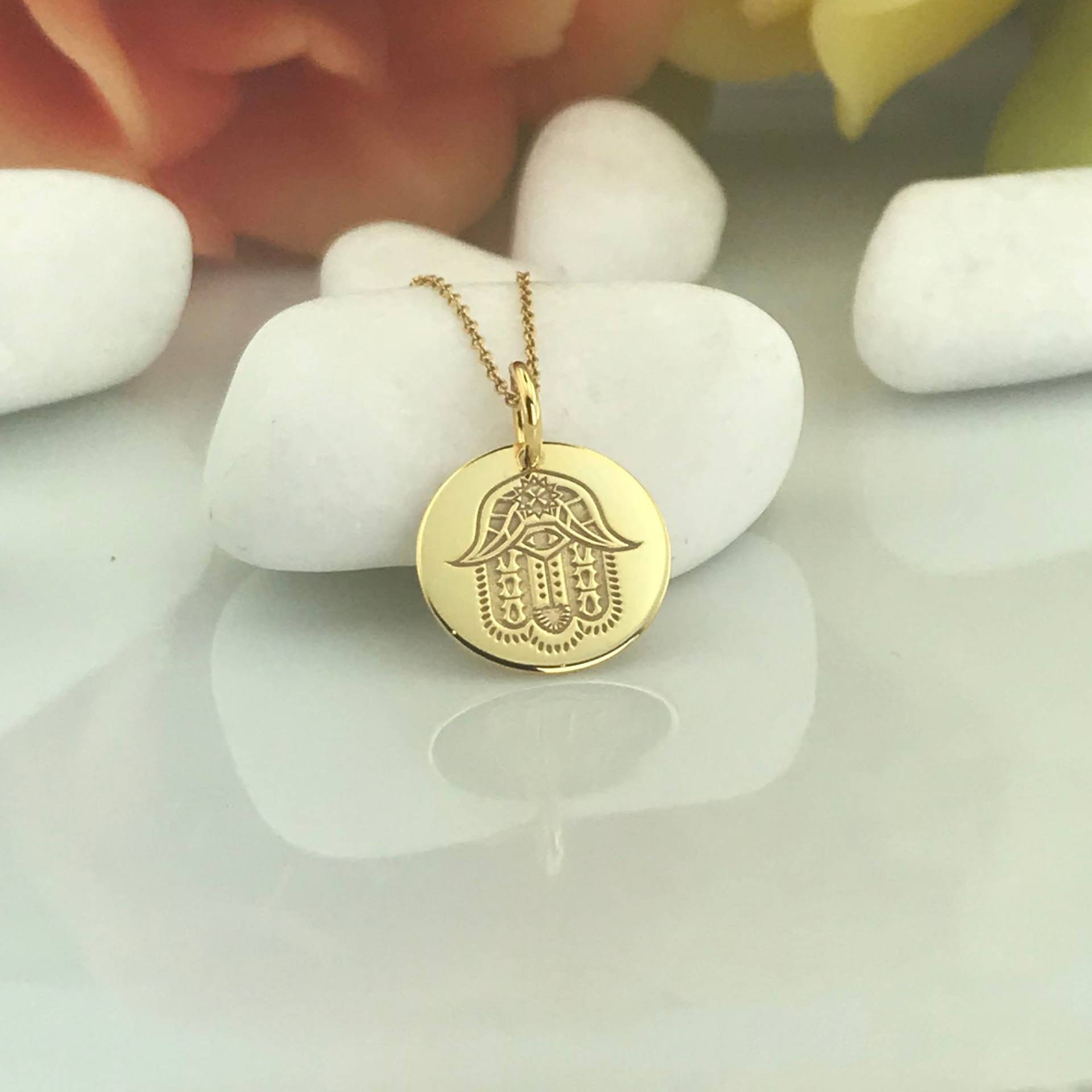 Echte 14K Solid Gold Fatima Halskette, Personalisierte Anhänger, Hamsa Charm Schmuck, Schutz Und Glück Hand Gottes, Religiöse Halskette von GoldCubeLab