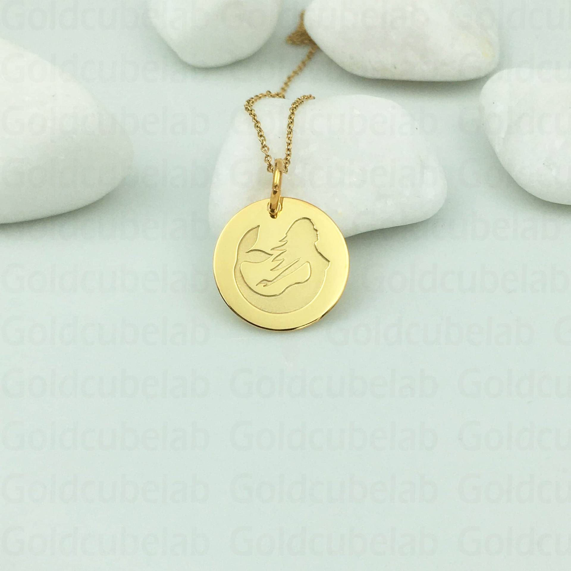 Echte 14K Solid Gold Meerjungfrau Halskette, Personalisierte Anhänger, Charm Schmuck, Meer Prinzessin, Zierliche Disc von GoldCubeLab