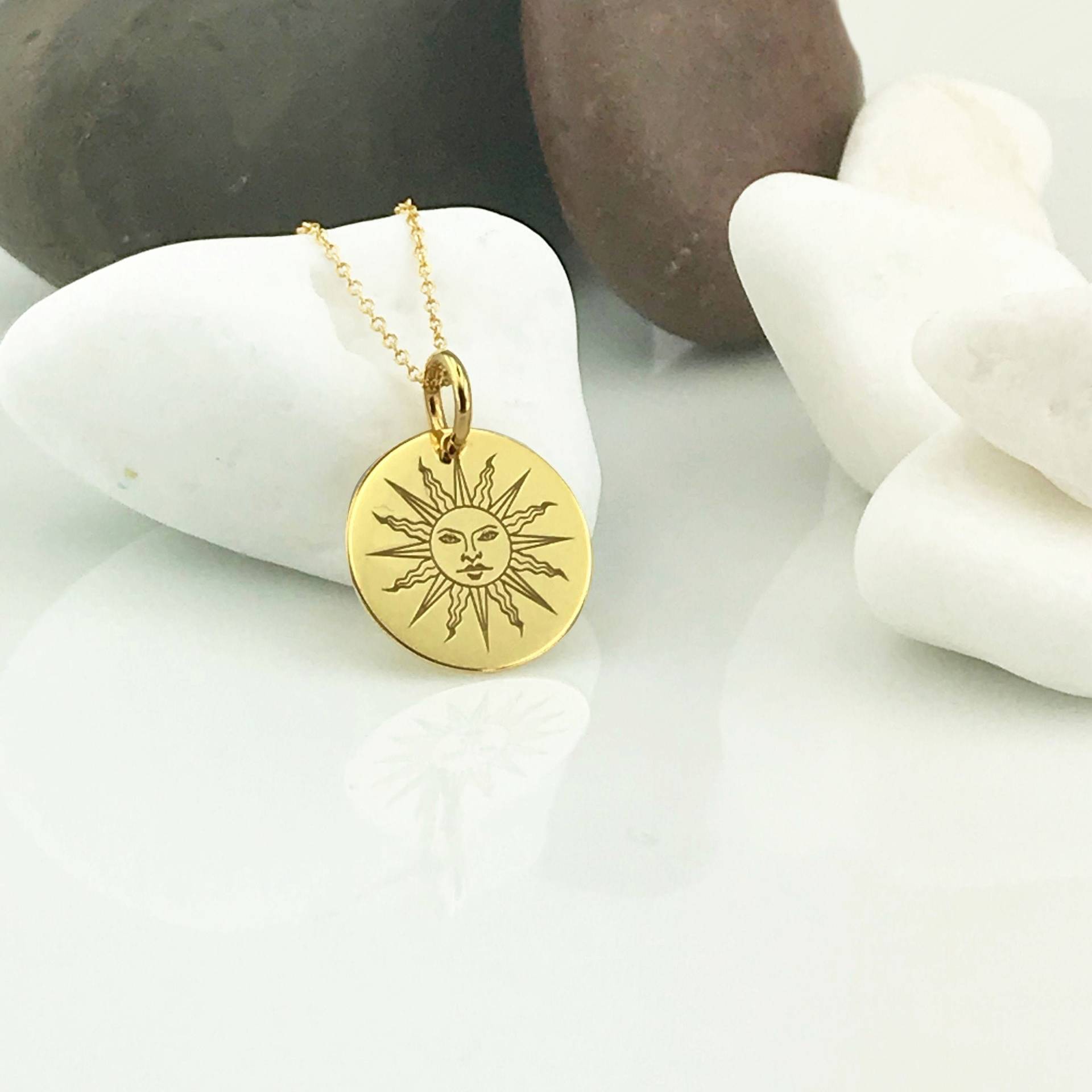 Echte 14K Solid Gold Sun Halskette, Personalisierte Anhänger, Geschichtete Halskette Sonne, Zierlicher Sonnenschmuck, Disc von GoldCubeLab