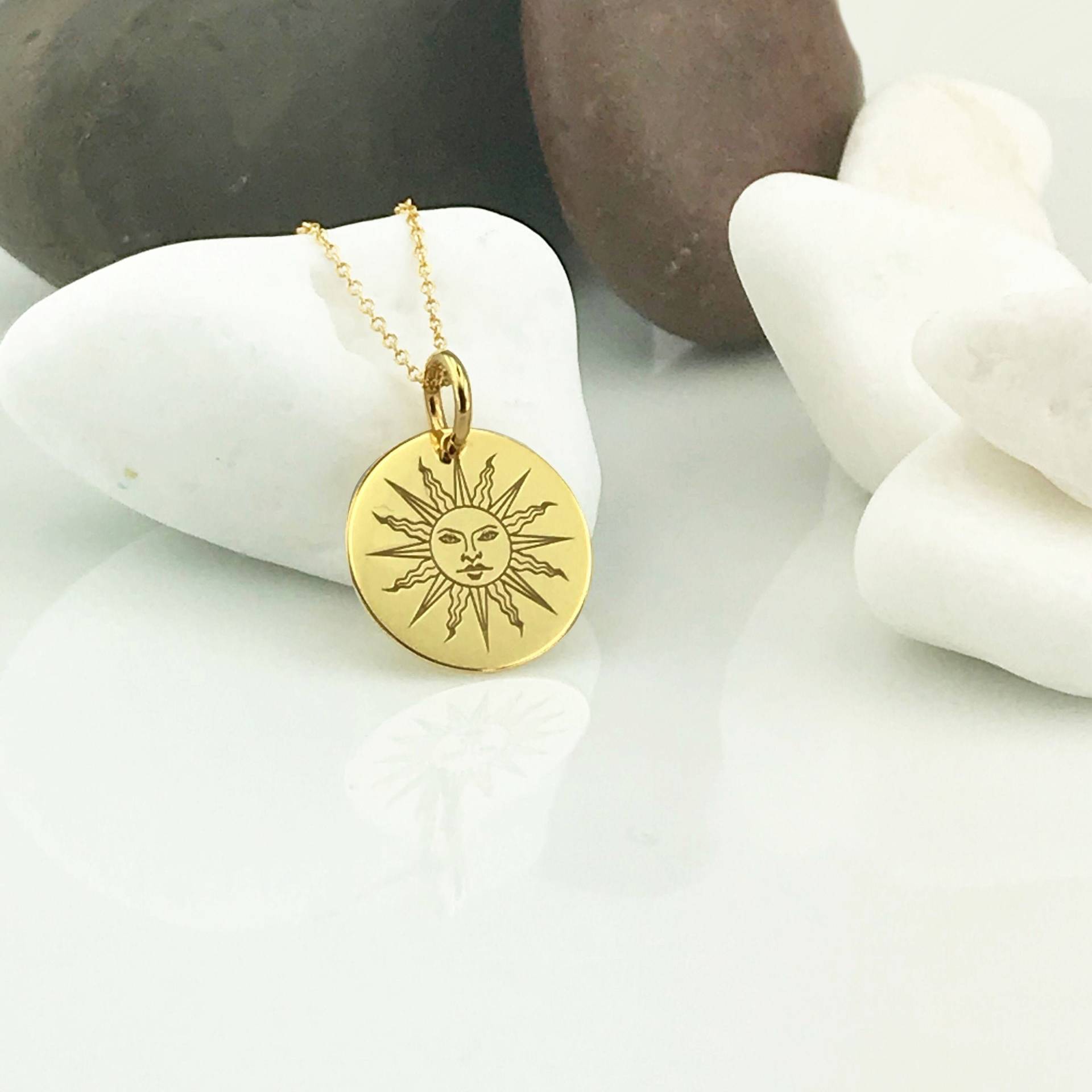 Echte 14K Solid Gold Sun Halskette, Personalisierte Anhänger, Layered Halskette Sonne, Zierlicher Schmuck, Disc Echte 14K Solid Gold Sun Halskette, Personalisierte Anhänger, Layered Halskette Sonne, Zierlicher Schmuck, Disc von GoldCubeLab