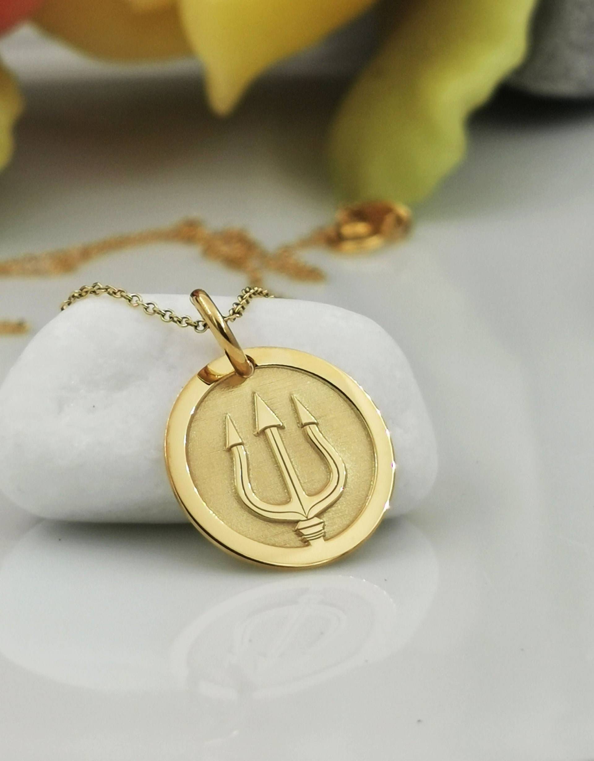 Echte 14K Solid Gold Trident Halskette, Personalisierte Anhänger, Zierliche Charm Poseidon Schmuck Echte 14K Solid Gold Trident Halskette, Personalisierte Anhänger, Zierliche Charm Poseidon Schmuck von GoldCubeLab