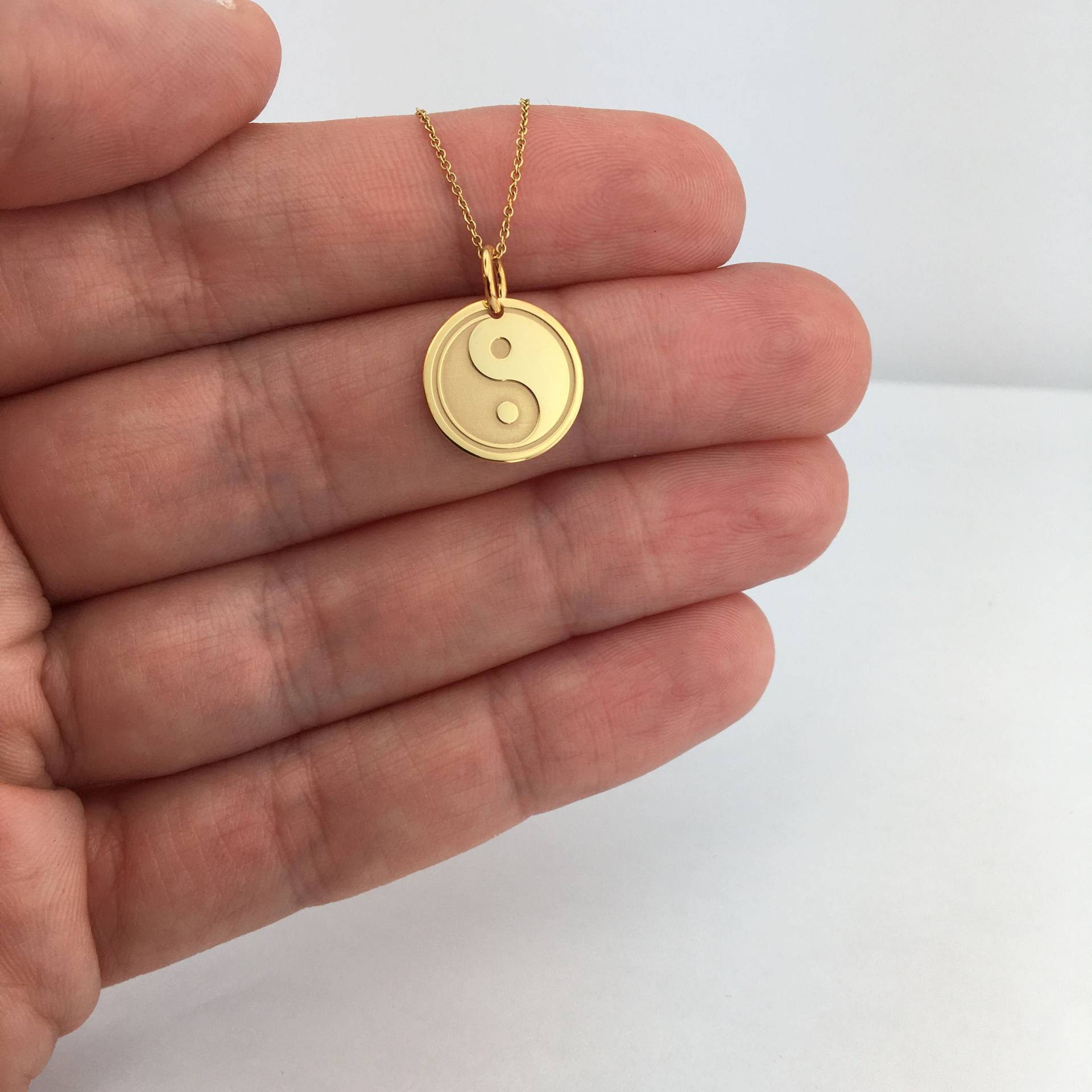 Echte 14K Solid Gold Yin Yang Halskette, Personalisierte Anhänger, Charme, Überlagerte Religiöser Schmuck, Zierliche von GoldCubeLab