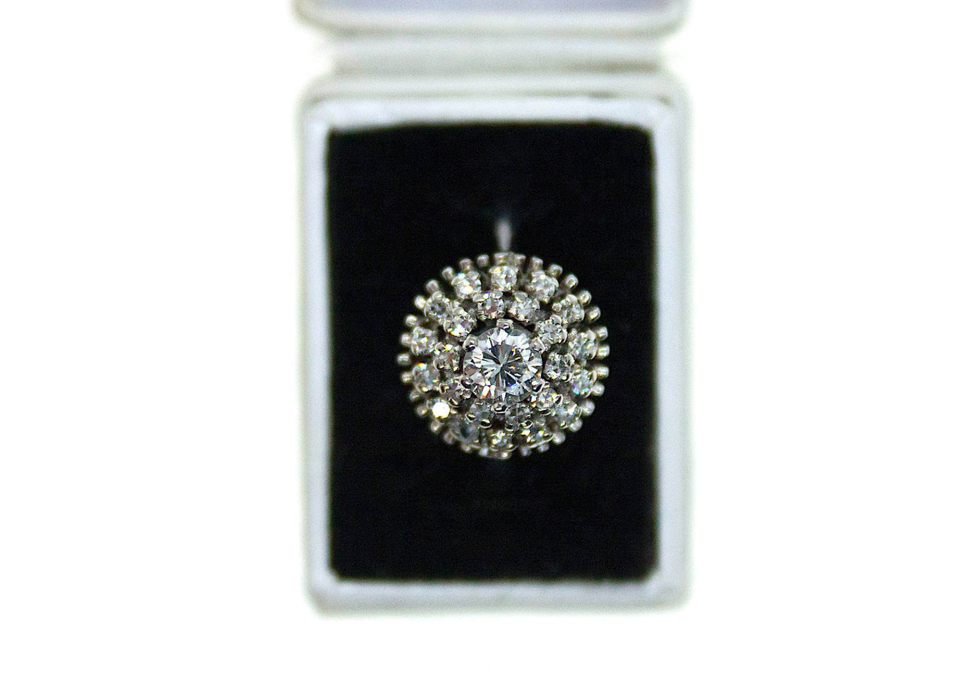 18 Karat Weißgold, Art-Deco-stil Cluster-Ring 18 Karat Weißgold, Art-Deco-stil Cluster-Ring von GoldCuriosityShop
