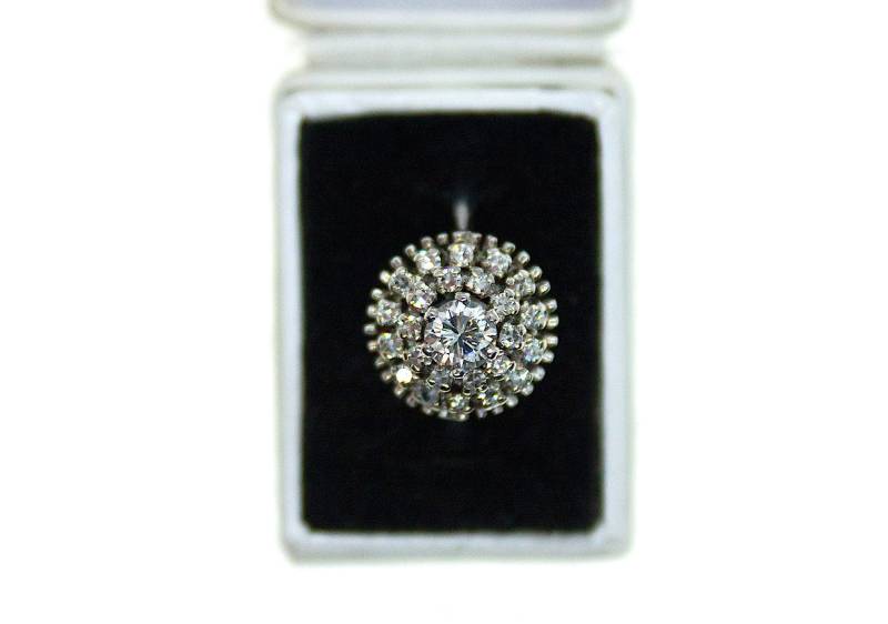 18 Karat Weißgold, Art-Deco-stil Cluster-Ring 18 Karat Weißgold, Art-Deco-stil Cluster-Ring von GoldCuriosityShop