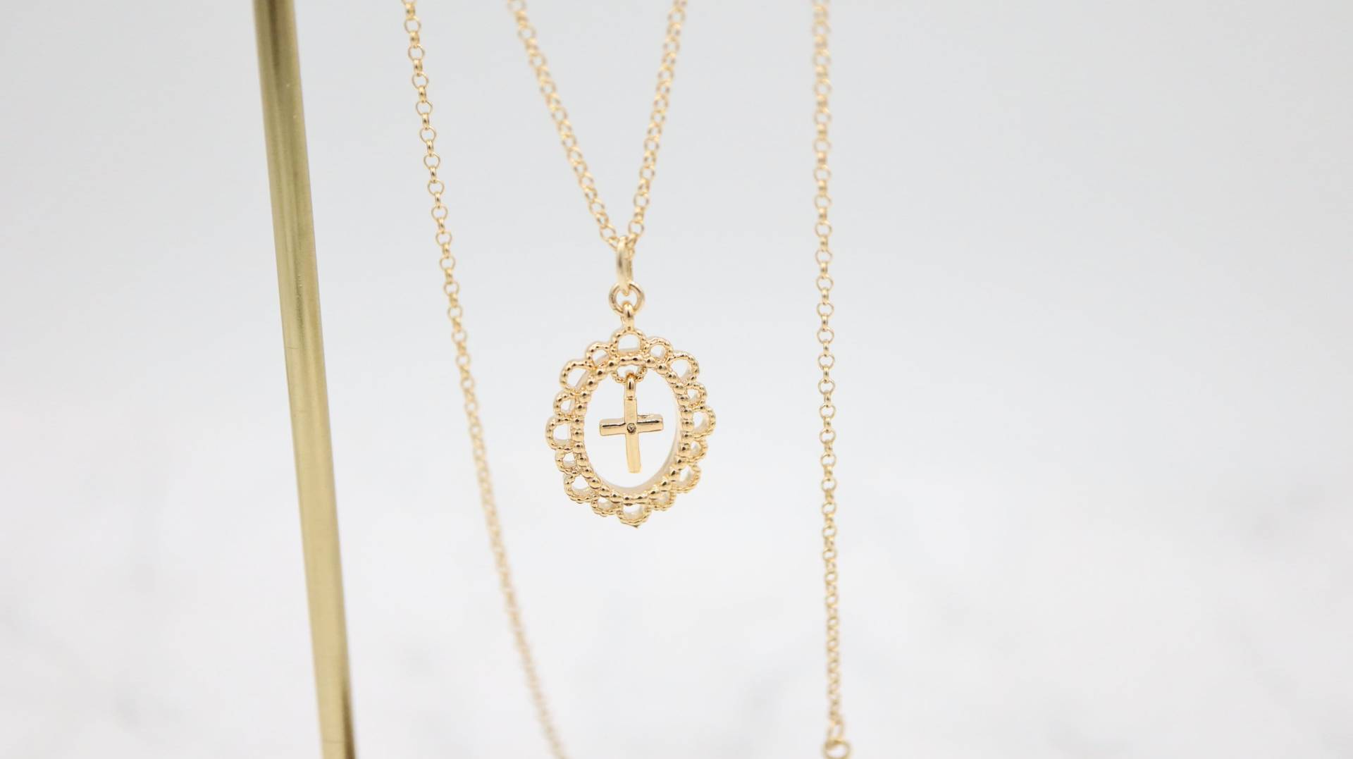 Vintage Oval Spitze Kleines Kreuz Anhänger Halskette, 14K Gold Filled, Geschenk Für Sie Vintage Oval Spitze Kleines Kreuz Anhänger Halskette, 14K Gold Filled, Geschenk Für Sie von GoldGaloreJewelry