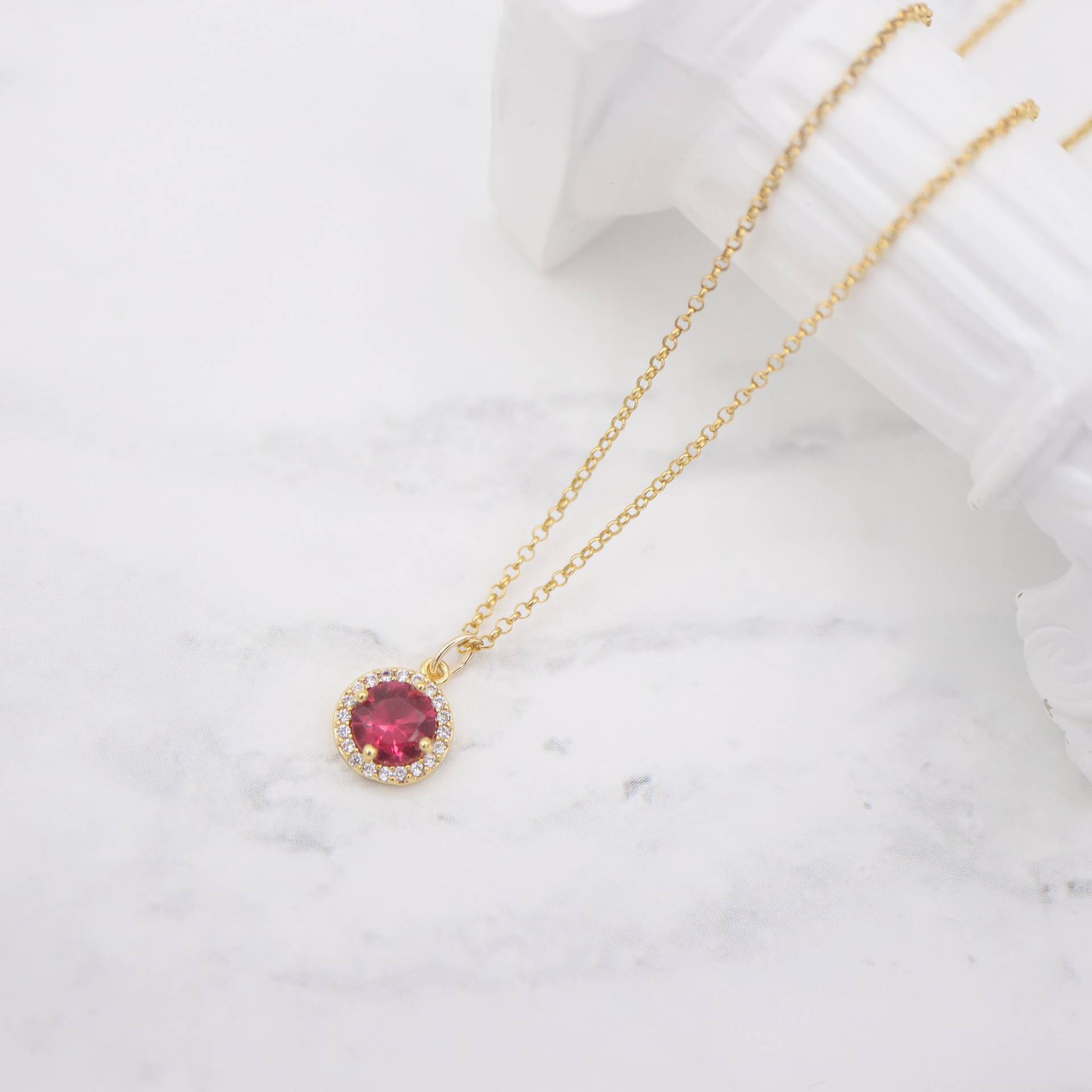 Zierliche Runde Rubin Diamant Halo Halskette, Cz Zirkonia, 14K Gold Filled, Hochzeit Schmuck, Braut, Brautjungfer, Geschenk Für Sie Zierliche Runde Rubin Diamant Halo Halskette, Cz Zirkonia, 14K Gold Filled, Hochzeit Schmuck, Braut, Brautjungfer, Geschenk Für Sie von GoldGaloreJewelry