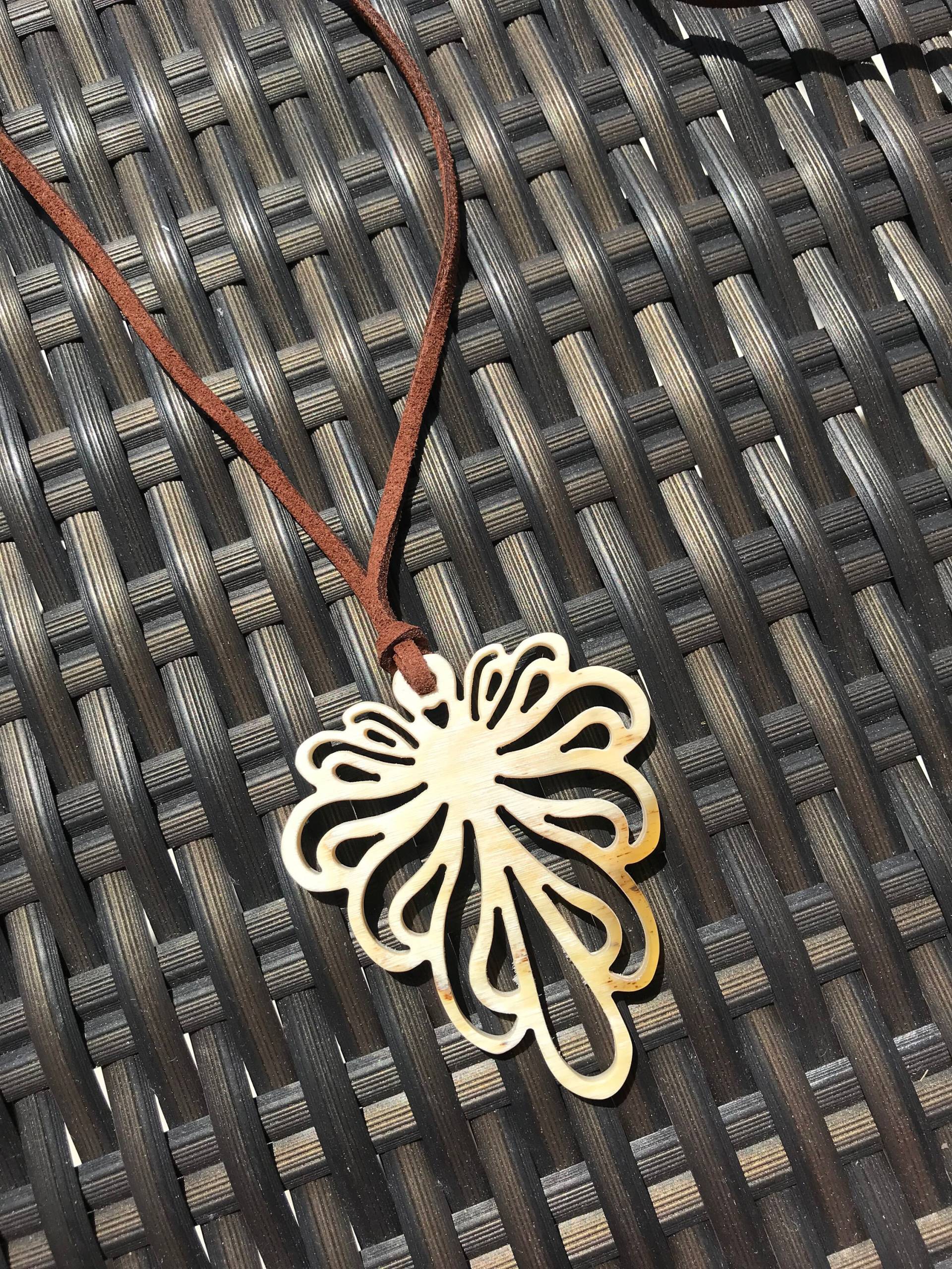 Lange Engelsflügel Anhänger Halskette, Buffalo Horn Weiße Schmuck, Geschenke Für Sie Lange Engelsflügel Anhänger Halskette, Buffalo Horn Weiße Schmuck, Geschenke Für Sie von GoldGlimmers