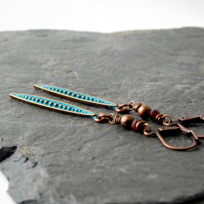 Lange Verdigris Kupfer Ohrringe Mit Granat Lange Verdigris Kupfer Ohrringe Mit Granat von GoldKindMannheim