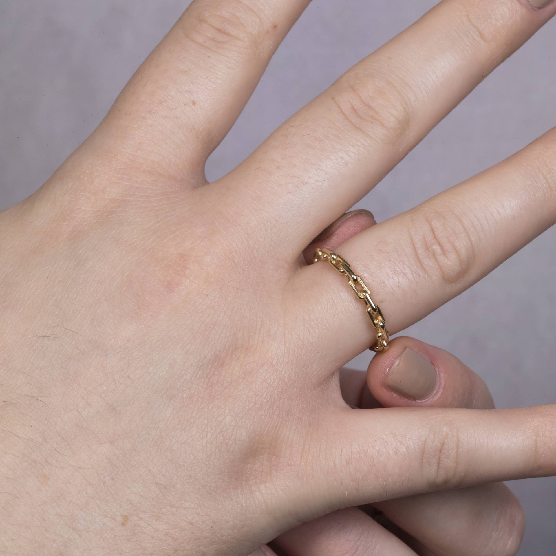14K Massiver Goldring, Mit Kette Ring Zierlicher Minimaler Stapelbarer Ring, Gold Ehering, Jubiläumsring Einzigartiges Design von GoldLateJewellery
