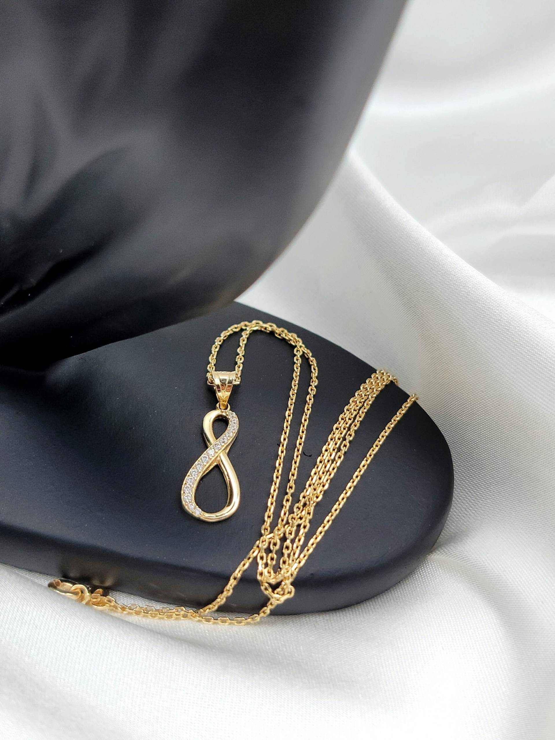 Geschenk Für Sie 14K Solid Gold Infinity Halskette. Flache Kabelkette 44 cm Länge. Valentinstaggeschenk, Muttertagsgeschenk, Geburtstagsgeschenk Geschenk Für Sie 14K Solid Gold Infinity Halskette. Flache Kabelkette 44 cm Länge. Valentinstaggeschenk, Muttertagsgeschenk, Geburtstagsgeschenk von GoldLuxGalleria