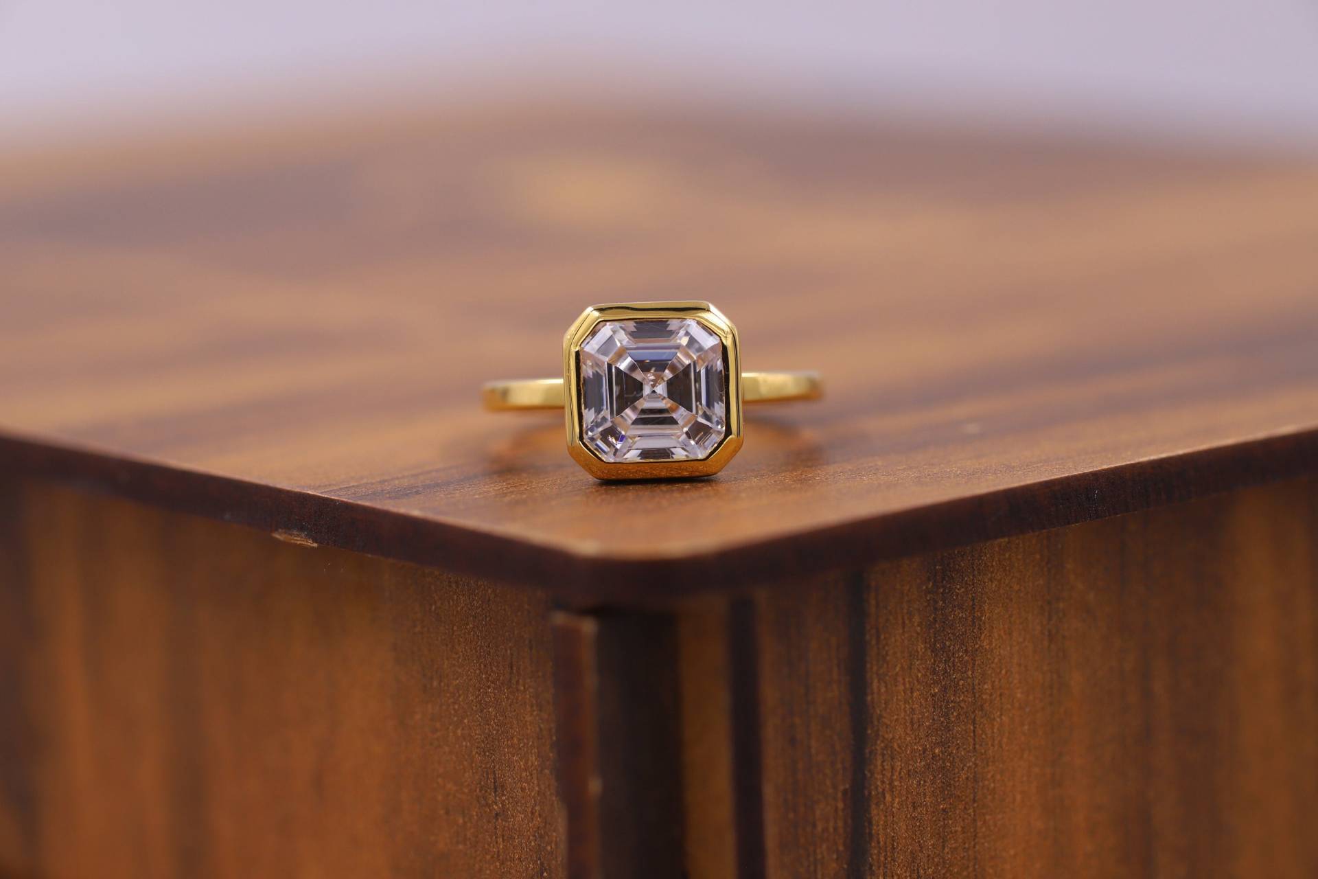 3.0 Karat Asscher Cut Moissanite Verlobungsring, Einfassungsring, Solitär Ehering, Jahrestag Geschenk Ring, 14K Gelbgold Ring von GoldMinesShoppers