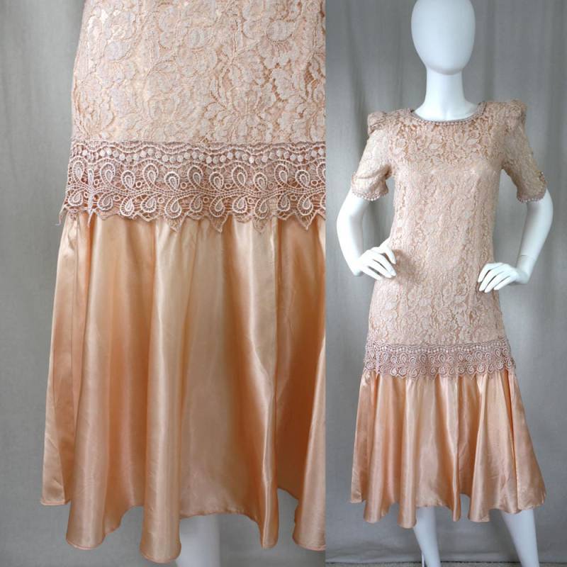 Jahrgang Erröten Spitzen & Seide Flapper Pfirsich Wiggle Kleid | 1980Er Jahre 20Er Revival S Jahrgang Erröten Spitzen & Seide Flapper Pfirsich Wiggle Kleid | 1980Er Jahre 20Er Revival S von GoldMoonVintage