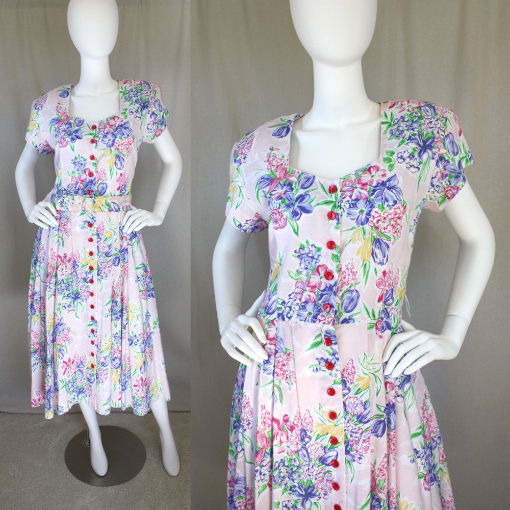Vintage 80Er Jahre Pastell Rosa Blumen Schaukel Garten Partei Formal Tageskleid W/Taschen Gürtel Flieder Tulpen Blätter /Botanical | Medium Oder Vintage 80Er Jahre Pastell Rosa Blumen Schaukel Garten Partei Formal Tageskleid W/Taschen Gürtel Flieder Tulpen Blätter /Botanical | Medium Oder von GoldMoonVintage