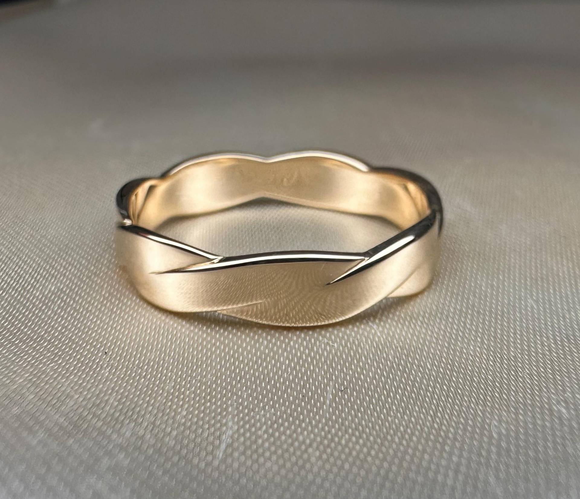 Vintage 14K Gold Verschlungene Band, Unisex Ring, Us Größe 10 1/2 von GoldRingClub