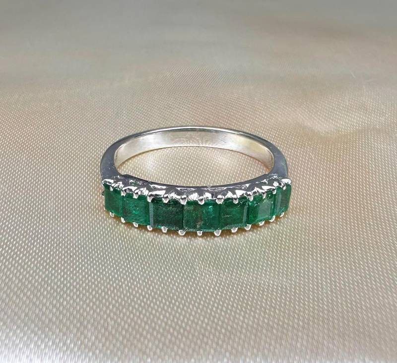 Weißgold Smaragd Ring Aus Den 70Er Jahren von GoldRingClub