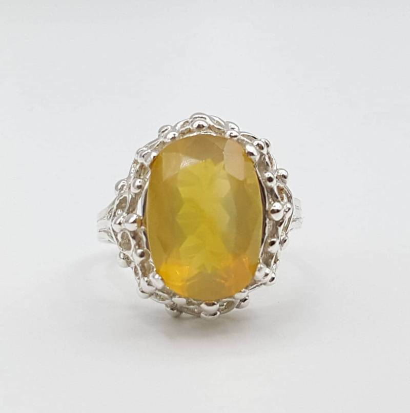 Gelbe Feueropal Verziert Cocktail-Ring von GoldSilverAndGems