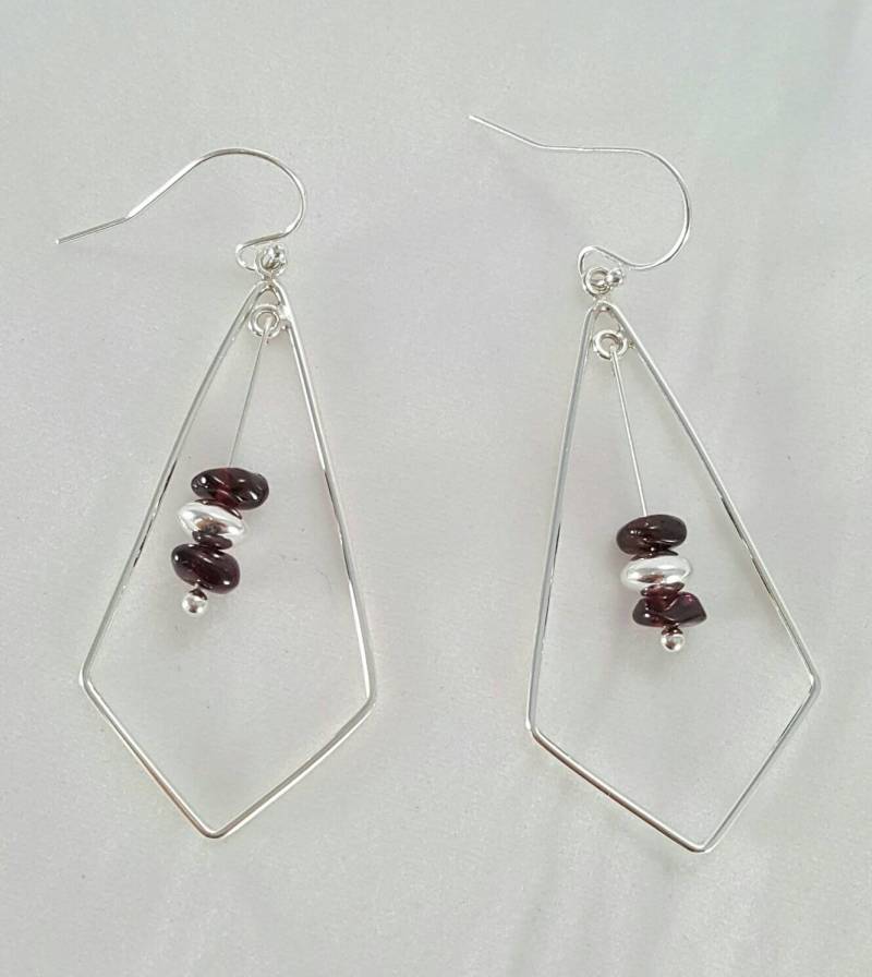 Granat Silber Ohrringe von GoldSilverAndGems