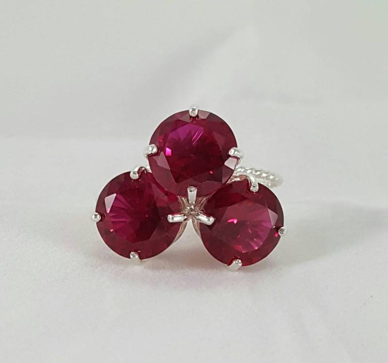 Roter Rubin 10mm Runde Facettierte | Lab Created Stapeln Set Von Sterling Silber Ringe von GoldSilverAndGems