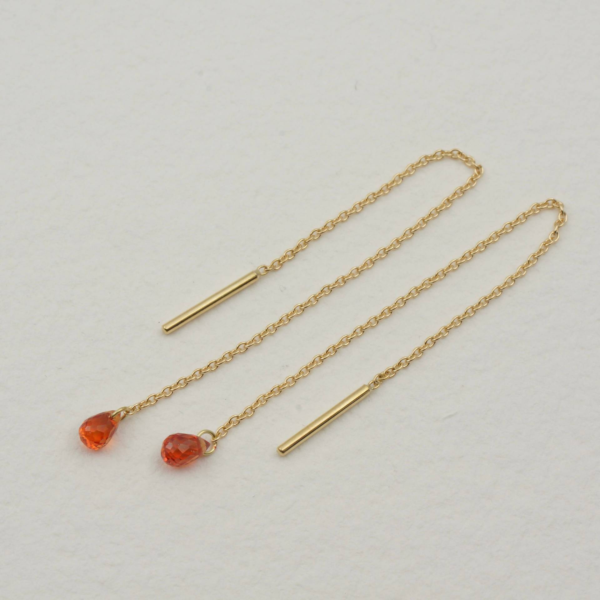 Kettenohrringe Mit Saphir Aus 750 Gold Kettenohrringe Mit Saphir Aus 750 Gold von GoldTraum
