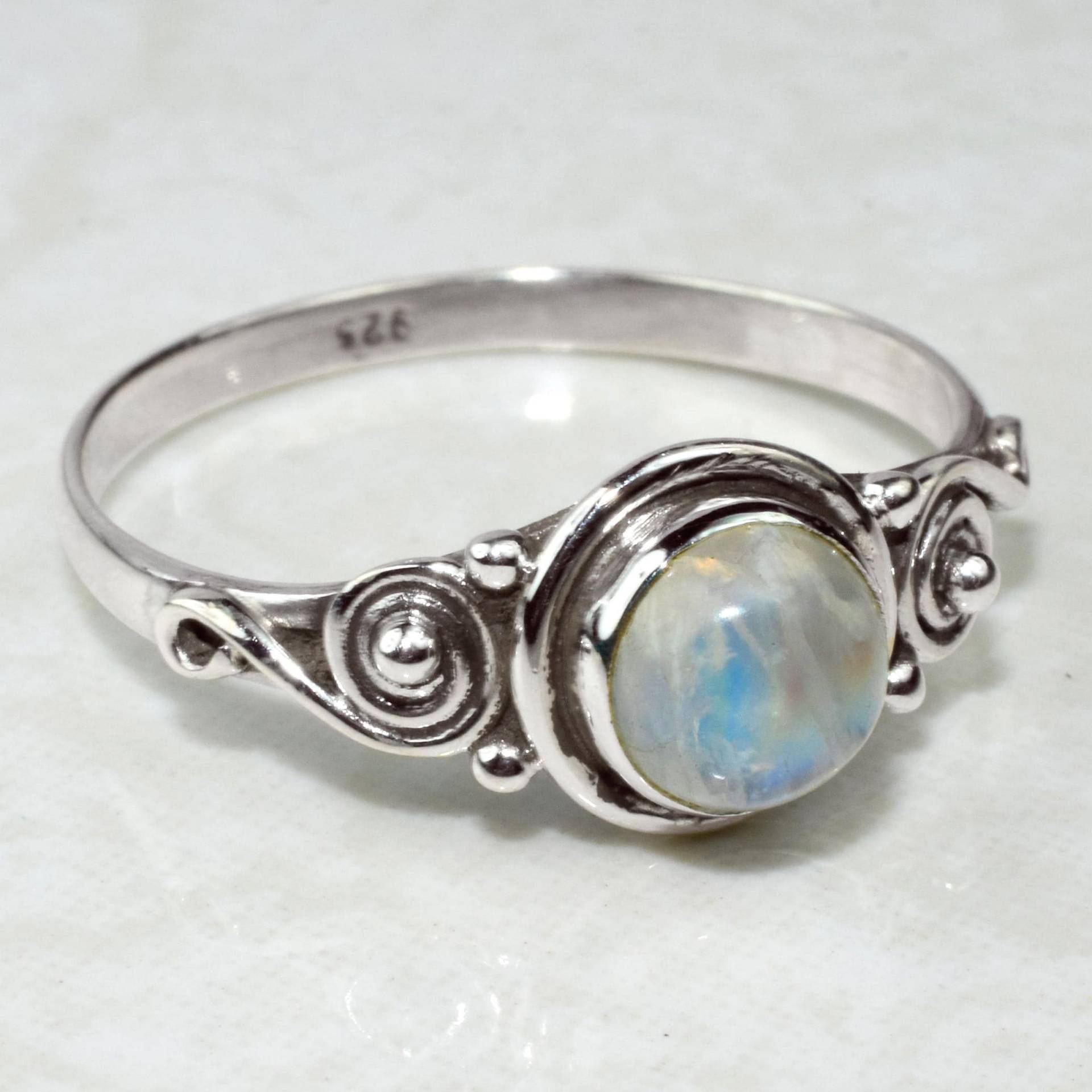 Regenbogen Mondstein Ring, Schlichter Midi Minimalist 925 Sterling Silber Schmuck | Vintage Style Boho Geschenk Für Sie von GoldTroveJewellery