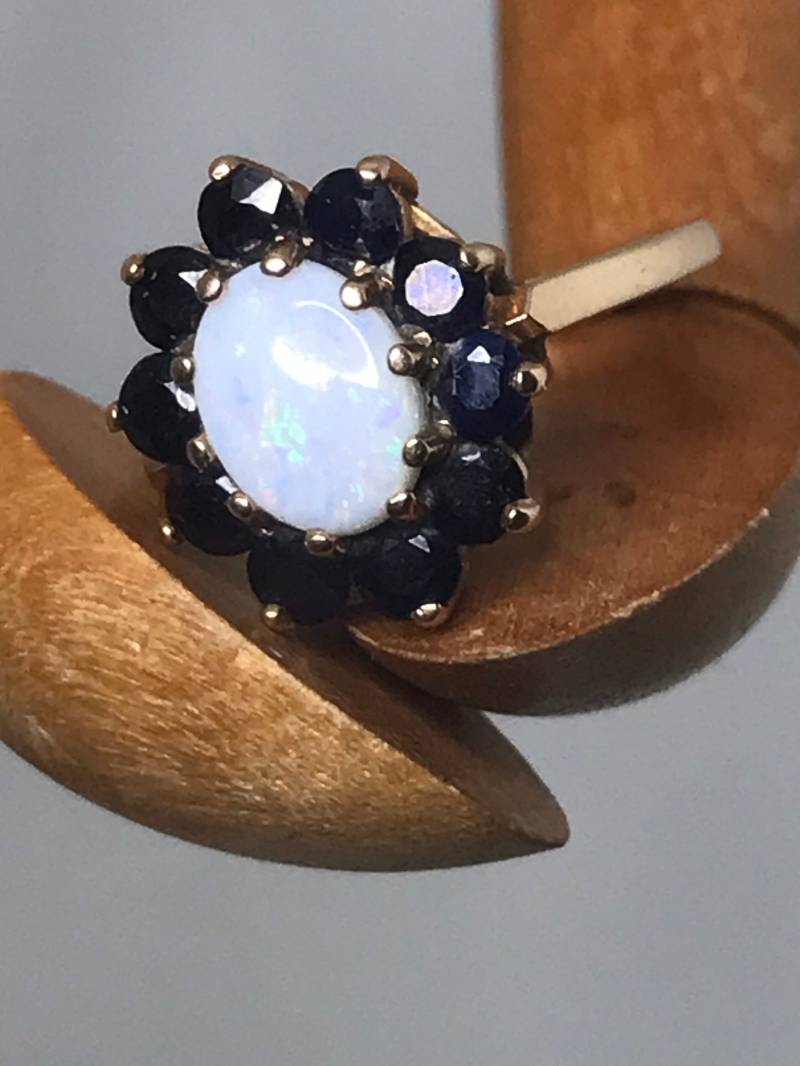 9 Karat Gelbgold Und Natürlicher Echter Opal Verlobungsring Massiv Feinschmuck Größe K Solitär Cluster Saphir von GoldVisions