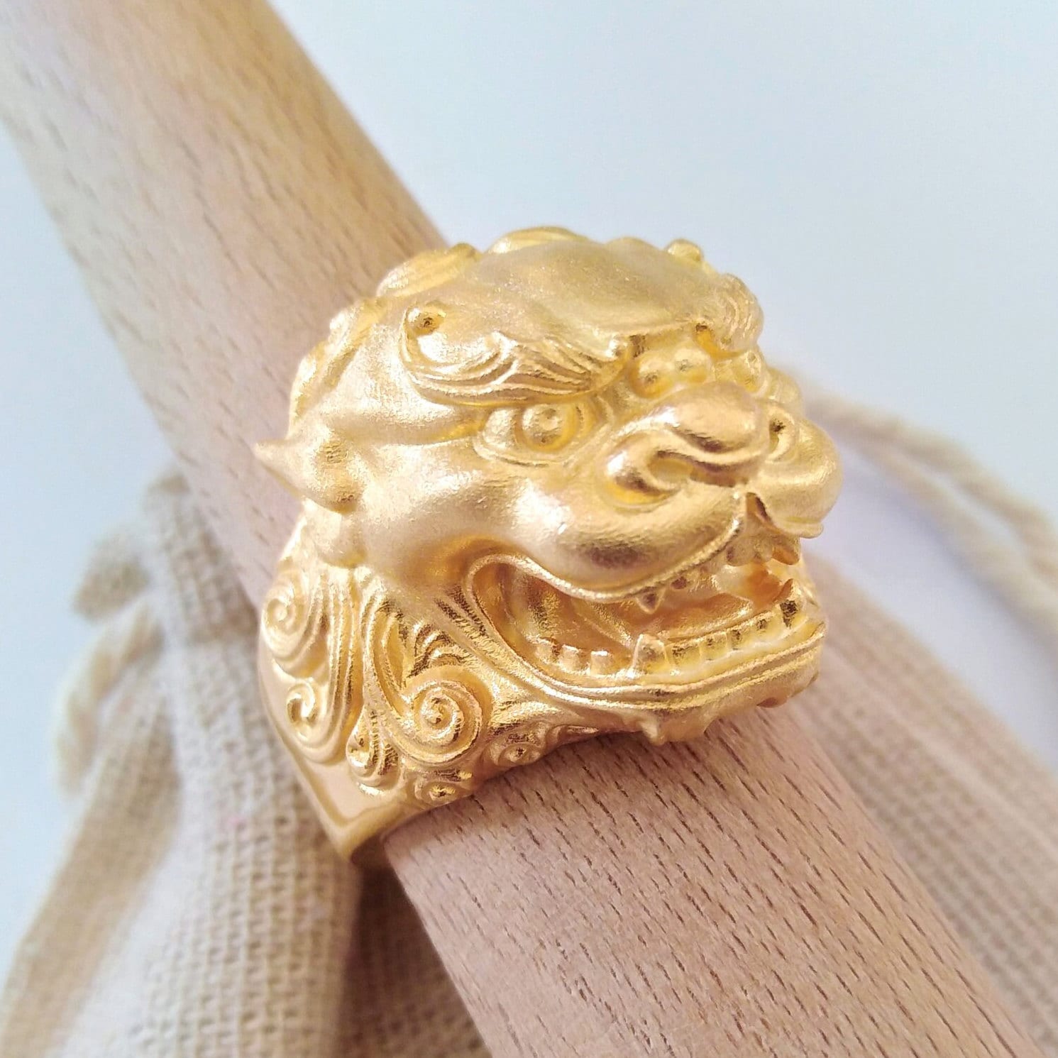 Gold Foo Dog Ring, Sterling Silber Rose Löwen Herren Schmuck, Frauen Ring von GoldandSilverDesign