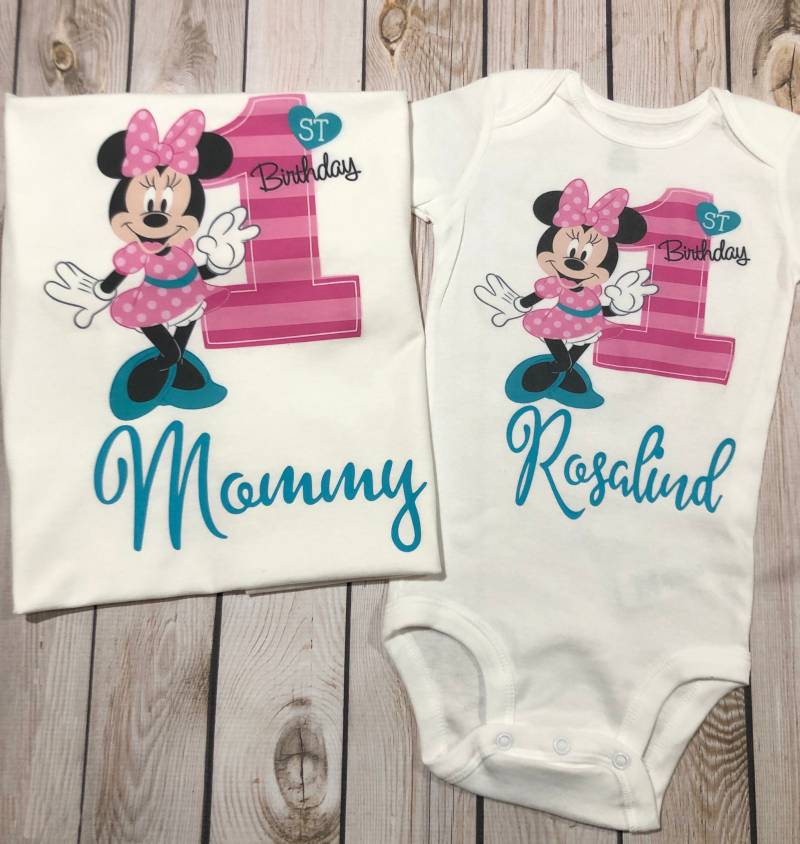 Minnie Maus 1. Geburtstag Familien Shirts Passende Party Outfits Minnie Maus 1. Geburtstag Familien Shirts Passende Party Outfits von Goldclouds
