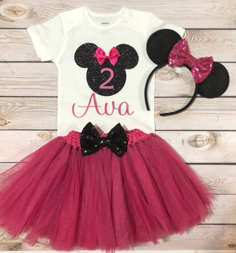 Minnie Maus Outfit Zum 2. Geburtstag Rosa Tutu, Ohren, Personalisierter Strampelanzug Minnie Maus Outfit Zum 2. Geburtstag Rosa Tutu, Ohren, Personalisierter Strampelanzug von Goldclouds
