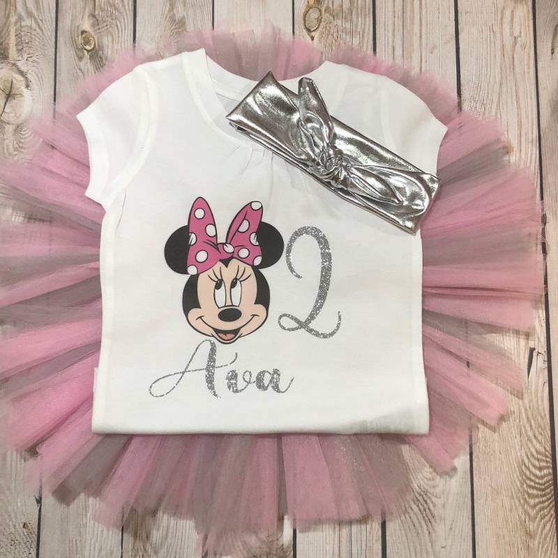 Minnie Maus Outfit Zum 2. Geburtstag Tutu, Strampelanzug & Haarband Minnie Maus Outfit Zum 2. Geburtstag Tutu, Strampelanzug & Haarband von Goldclouds