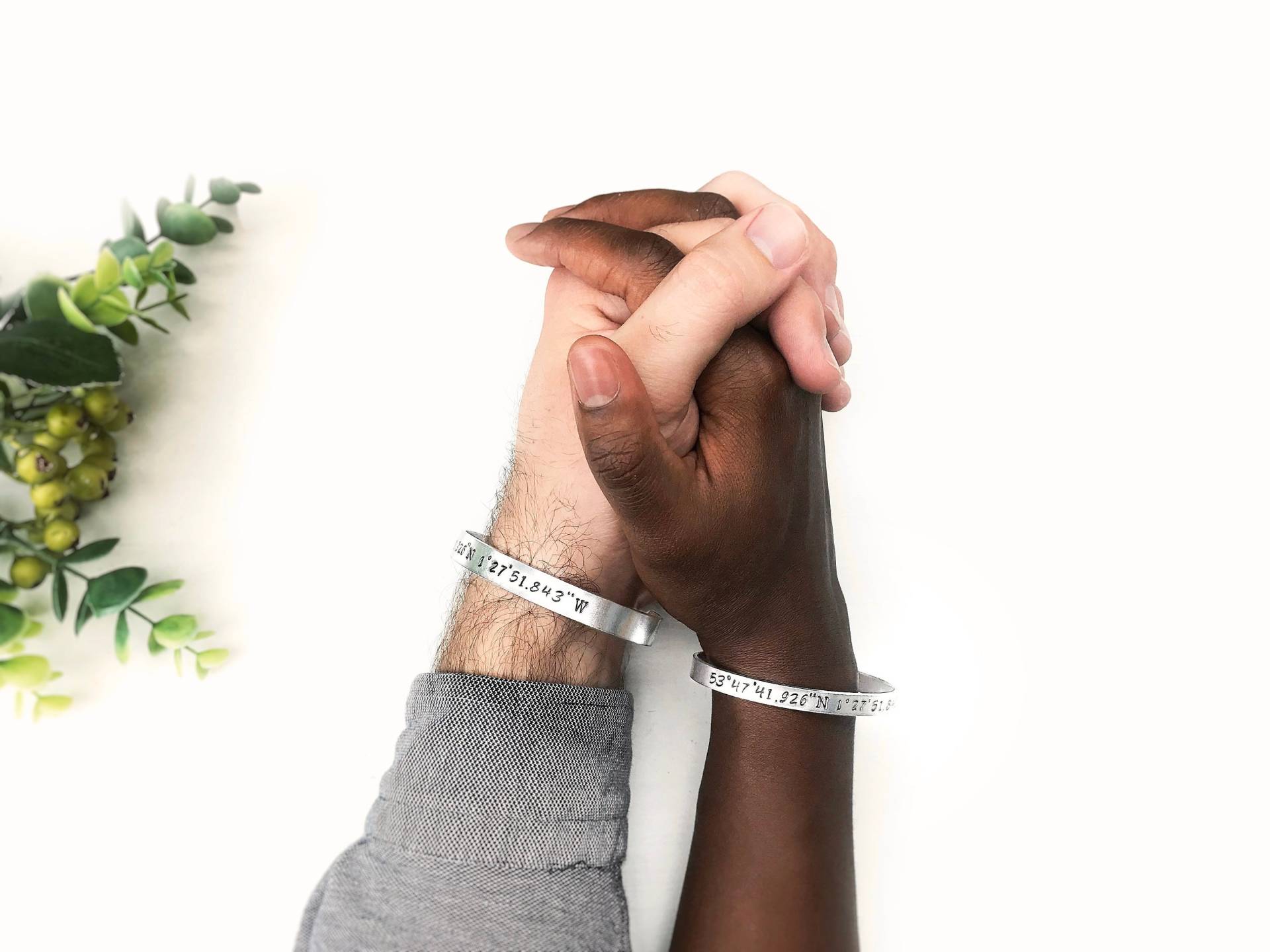 Hand Gestempelt Armband Für Sie Und Ihn // Personalisiertes Geschenk Paare Längengrad Breitengrad Manschette Perfektes Jahrestagsgeschenk Ldr Hand Gestempelt Armband Für Sie Und Ihn // Personalisiertes Geschenk Paare Längengrad Breitengrad Manschette Perfektes Jahrestagsgeschenk Ldr von GoldcrestDesignsUK