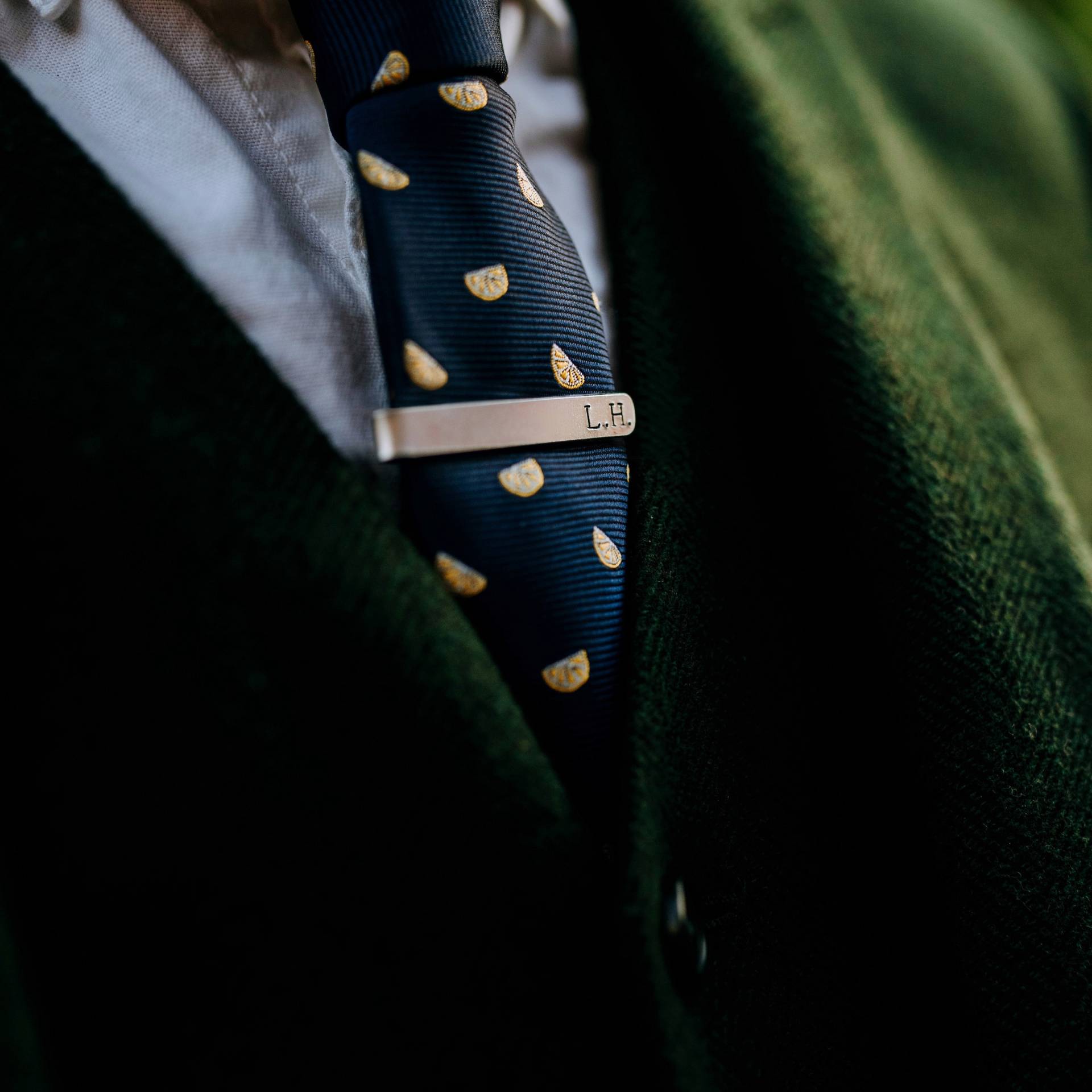 Handgestempelte Krawattenklammer Leiste // Personalisierbar Geschenk Für Die Trauzeugen Initialen Bräutigam Trauzeuge Hochzeit Ihn Taufgeschenk Handgestempelte Krawattenklammer Leiste // Personalisierbar Geschenk Für Die Trauzeugen Initialen Bräutigam Trauzeuge Hochzeit Ihn Taufgeschenk von GoldcrestDesignsUK