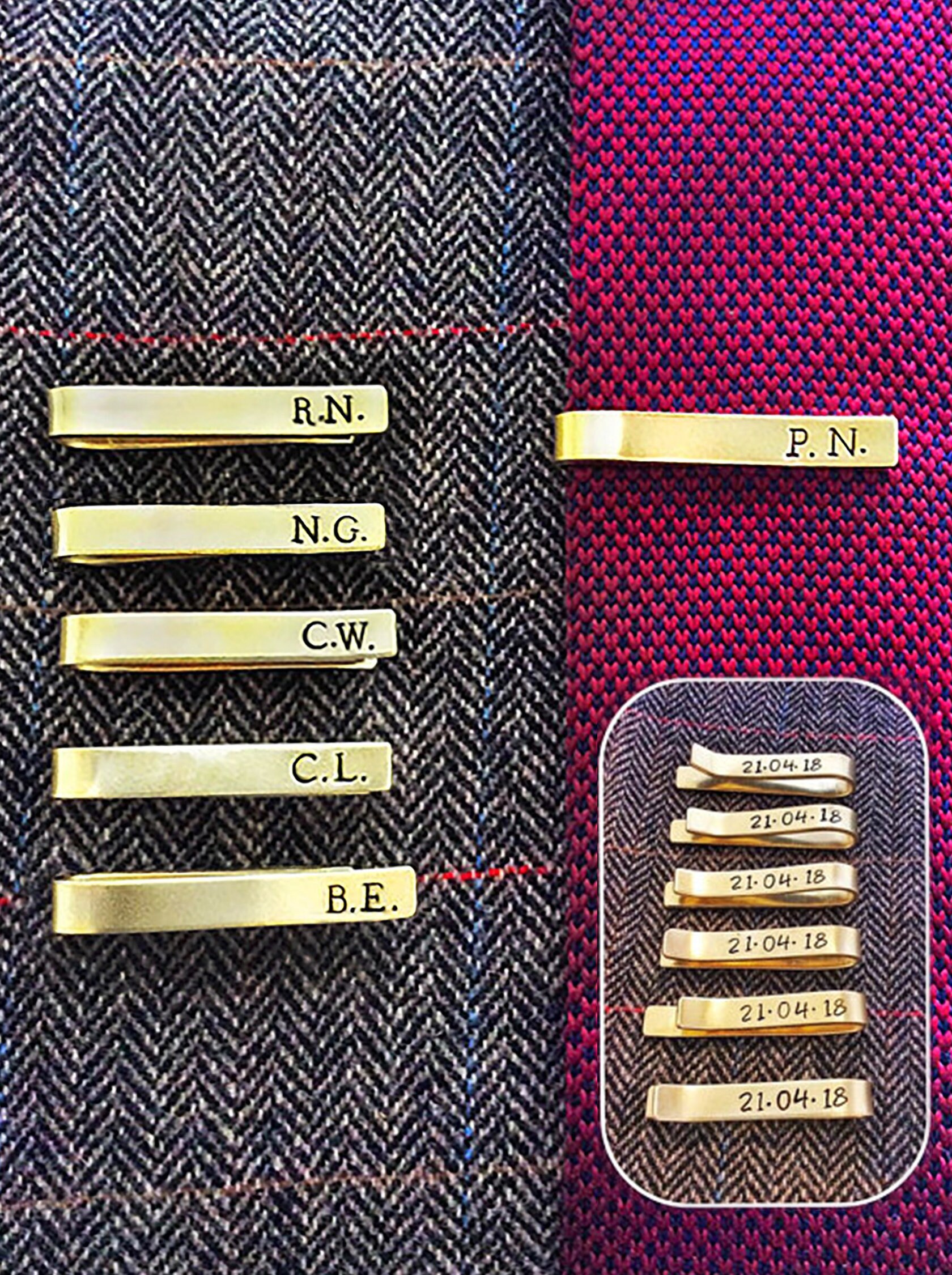 Handgestempelte Krawattenklammer Leiste // Personalisierbar Geschenk Für Die Trauzeugen Initialen Bräutigam Trauzeuge Hochzeit Ihn Taufgeschenk Handgestempelte Krawattenklammer Leiste // Personalisierbar Geschenk Für Die Trauzeugen Initialen Bräutigam Trauzeuge Hochzeit Ihn Taufgeschenk von GoldcrestDesignsUK