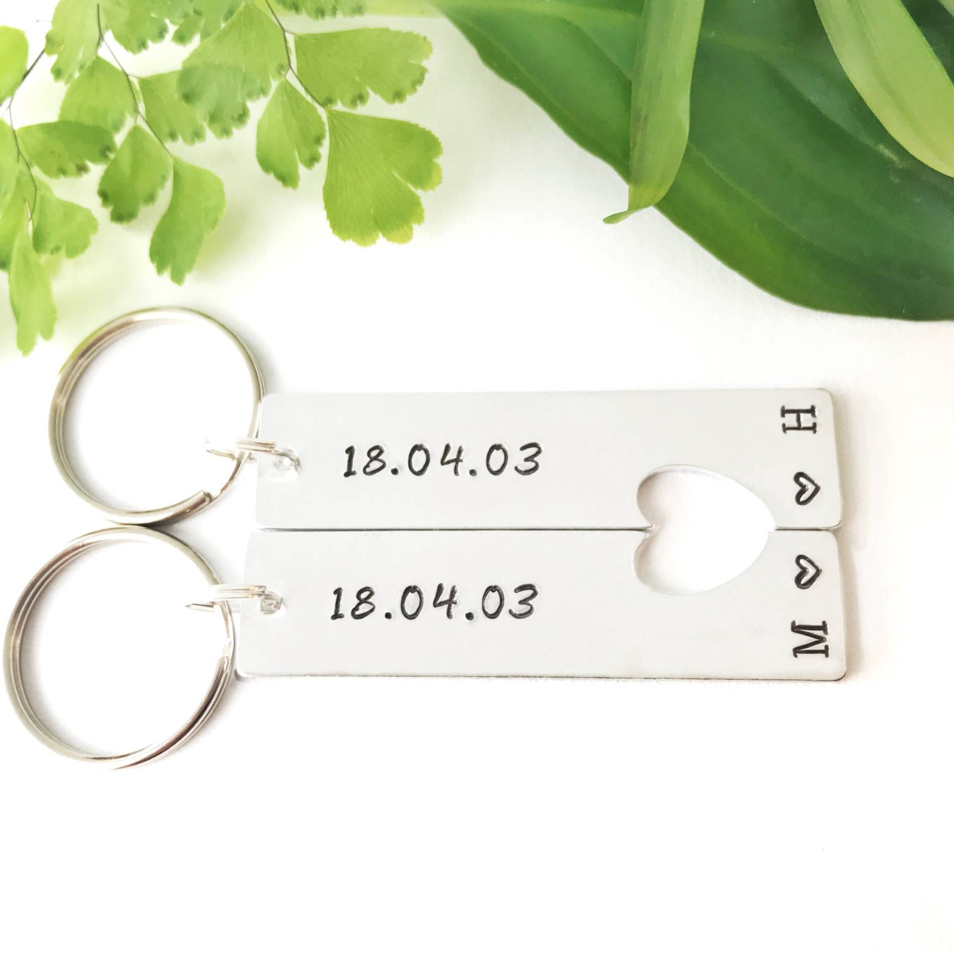 Paar-Schlüsselanhänger // Datum Schlüsselanhänger Für Sie Und Ihn Individuelle/Personalisierte Hochzeitsgeschenk Einzugsgeschenk Paar-Schlüsselanhänger // Datum Schlüsselanhänger Für Sie Und Ihn Individuelle/Personalisierte Hochzeitsgeschenk Einzugsgeschenk von GoldcrestDesignsUK